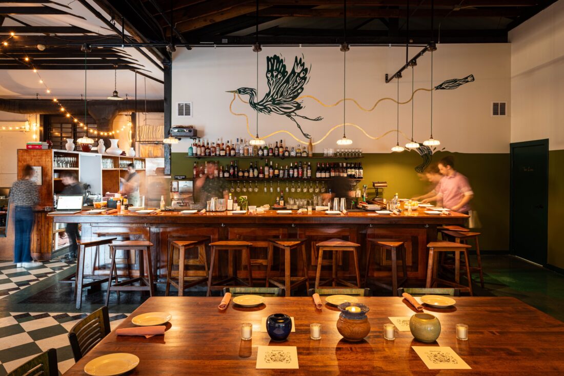 Figulina community table bar